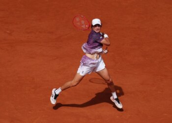 Histórico: João Fonseca vira contra Djokovic e avança em Roland Garros