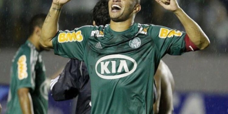 Campeão pelo Palmeiras é contratado por time lanterna da Série D