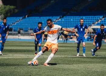 Sem Depay, Holanda vence Uzbequistão em compromisso pré-Copa do Mundo